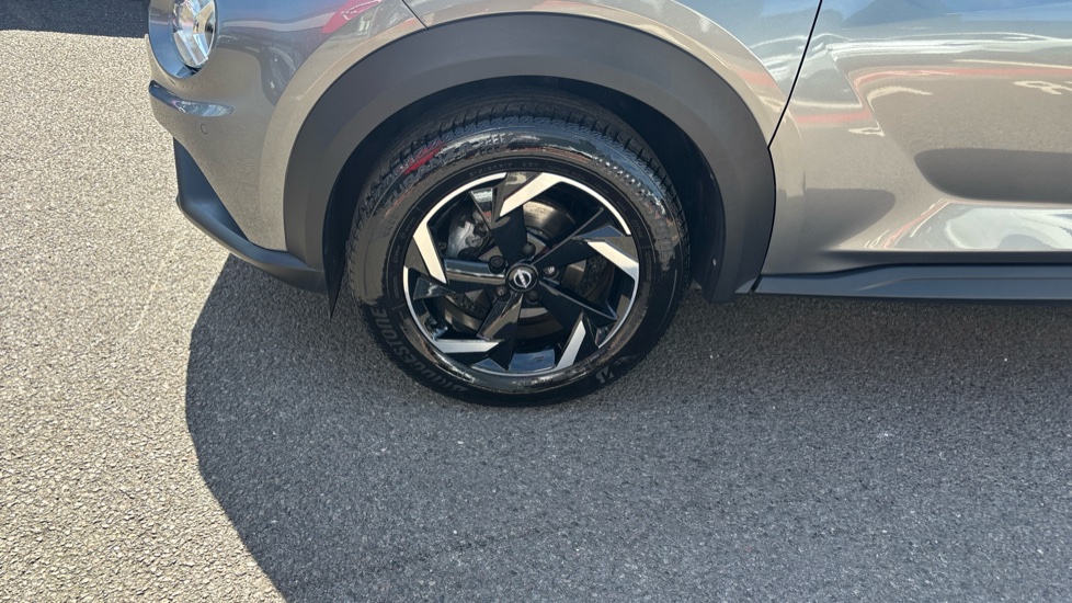 Nissan Juke 1.0 DiG-T 114 N-Connecta 5dr Petrol Hatchback - Image 39