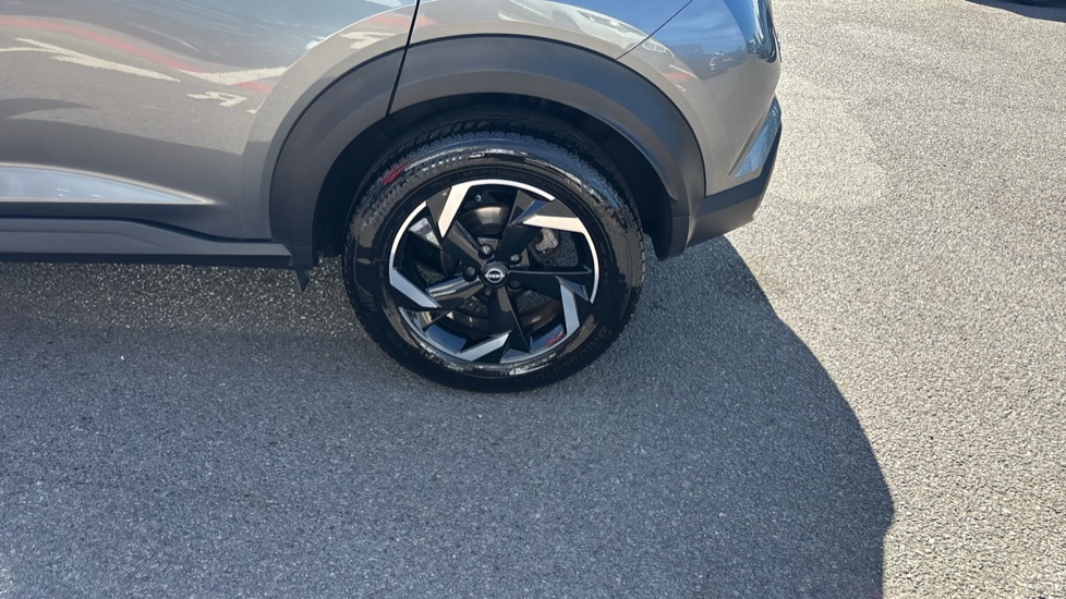 Nissan Juke 1.0 DiG-T 114 N-Connecta 5dr Petrol Hatchback - Image 40