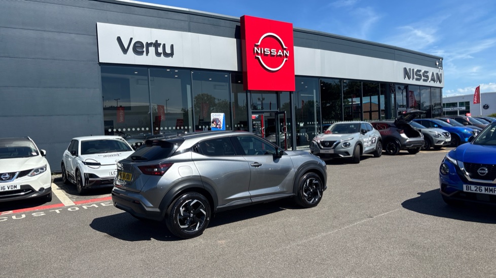 Nissan Juke 1.0 DiG-T 114 N-Connecta 5dr Petrol Hatchback - Image 43