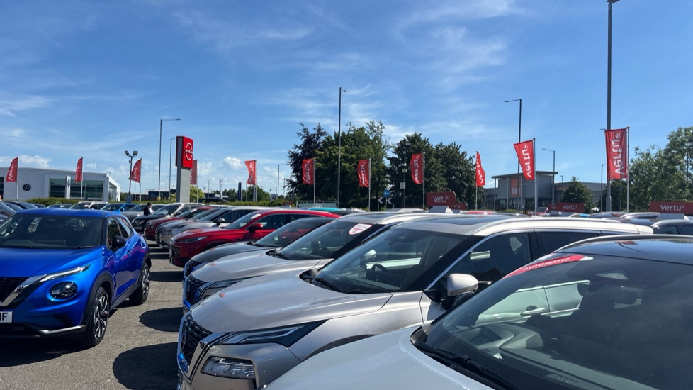 Nissan Juke 1.0 DiG-T 114 N-Connecta 5dr Petrol Hatchback - Image 44