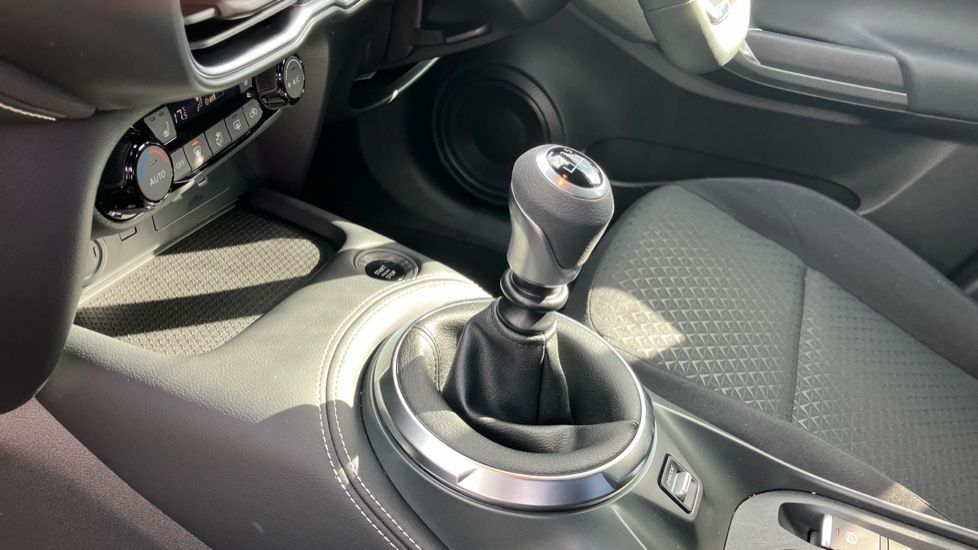 Nissan Juke 1.0 DiG-T N-Connecta 5dr Petrol Hatchback - Image 13