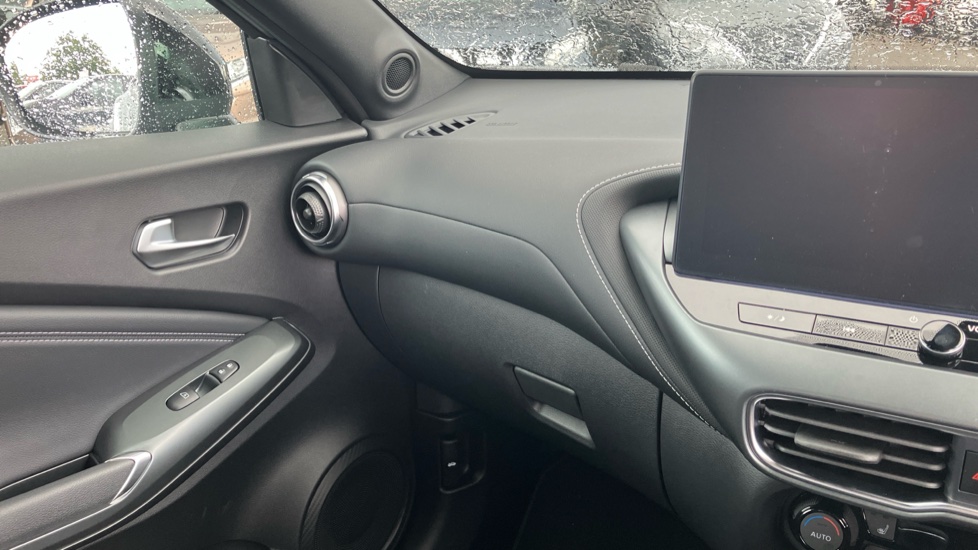 Nissan Juke 1.0 DiG-T N-Connecta 5dr Petrol Hatchback - Image 24