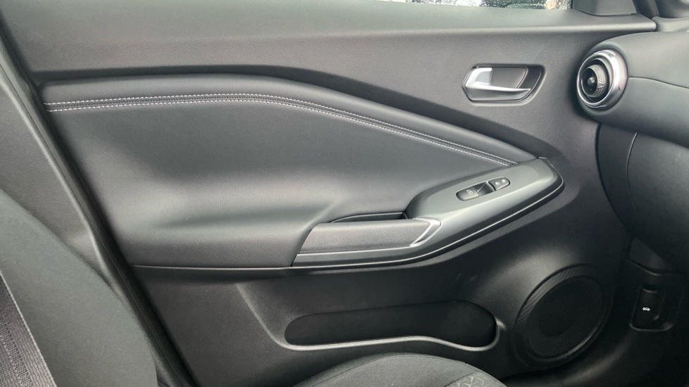Nissan Juke 1.0 DiG-T N-Connecta 5dr Petrol Hatchback - Image 25