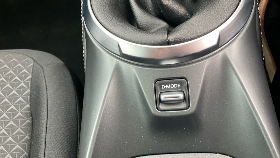 Nissan Juke 1.0 DiG-T N-Connecta 5dr Petrol Hatchback - Image 27
