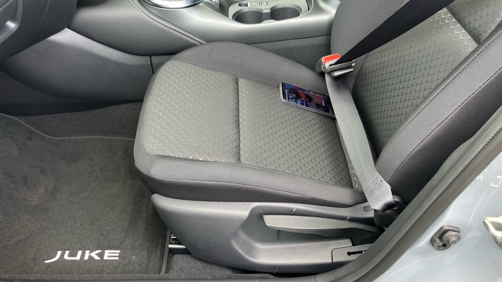Nissan Juke 1.0 DiG-T N-Connecta 5dr Petrol Hatchback - Image 59