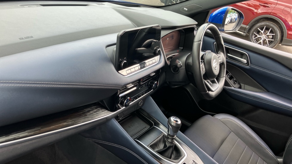 Nissan Qashqai 1.3 DiG-T MH Tekna 5dr Petrol Hatchback - Image 9