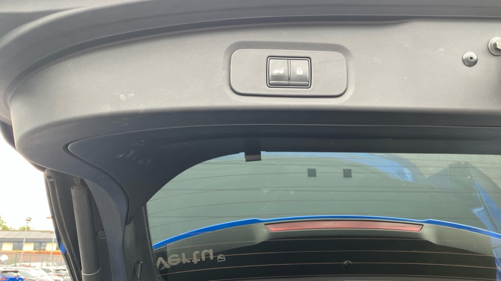 Nissan Qashqai 1.3 DiG-T MH Tekna 5dr Petrol Hatchback - Image 30
