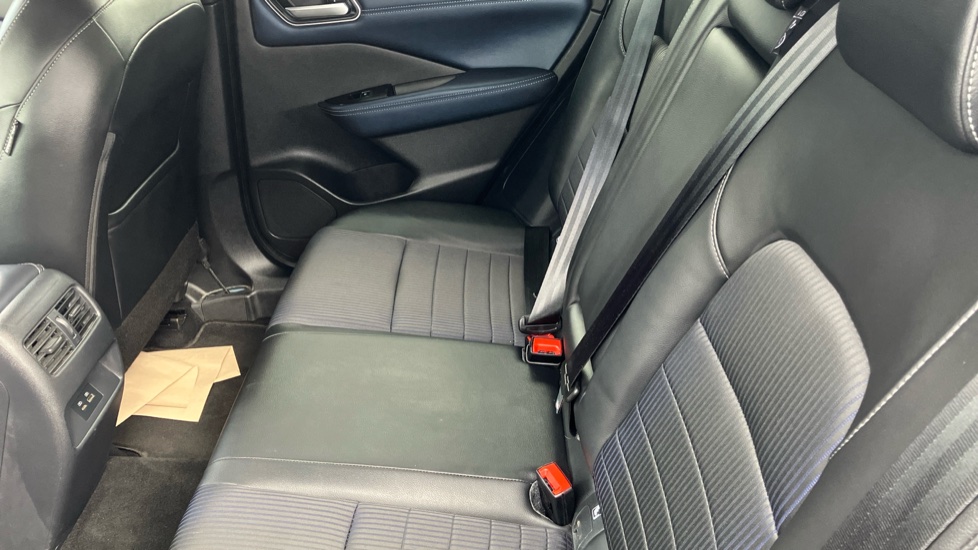 Nissan Qashqai 1.3 DiG-T MH Tekna 5dr Petrol Hatchback - Image 35