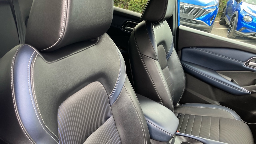 Nissan Qashqai 1.3 DiG-T MH Tekna 5dr Petrol Hatchback - Image 47
