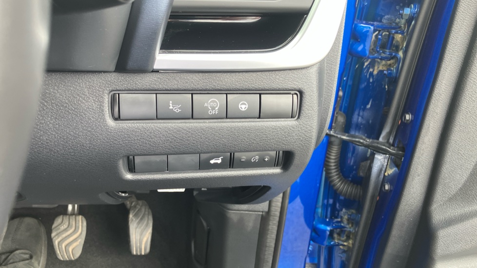 Nissan Qashqai 1.3 DiG-T MH Tekna 5dr Petrol Hatchback - Image 48