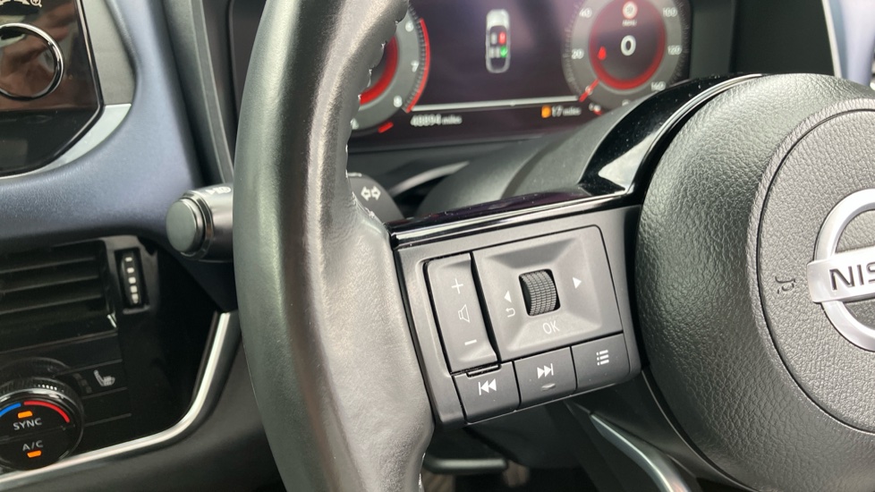 Nissan Qashqai 1.3 DiG-T MH Tekna 5dr Petrol Hatchback - Image 62