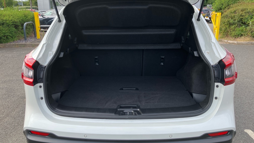 Nissan Qashqai 1.5 dCi 115 N-Connecta 5dr Diesel Hatchback - Image 4