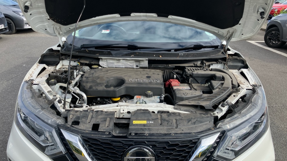 Nissan Qashqai 1.5 dCi 115 N-Connecta 5dr Diesel Hatchback - Image 8
