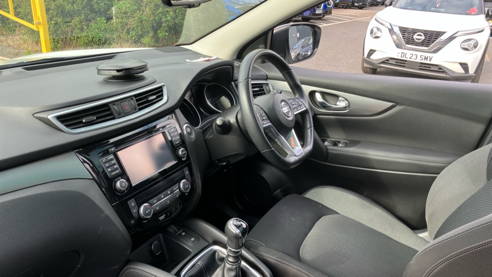 Nissan Qashqai 1.5 dCi 115 N-Connecta 5dr Diesel Hatchback - Image 9