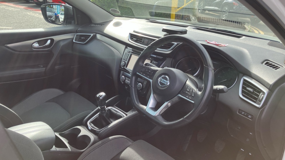 Nissan Qashqai 1.5 dCi 115 N-Connecta 5dr Diesel Hatchback - Image 11