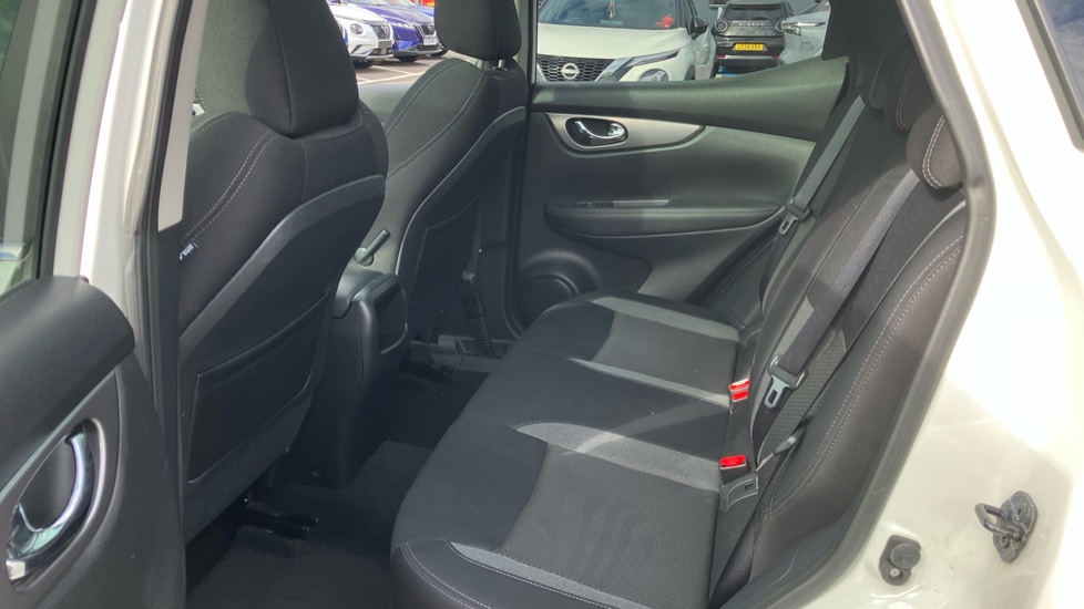 Nissan Qashqai 1.5 dCi 115 N-Connecta 5dr Diesel Hatchback - Image 16