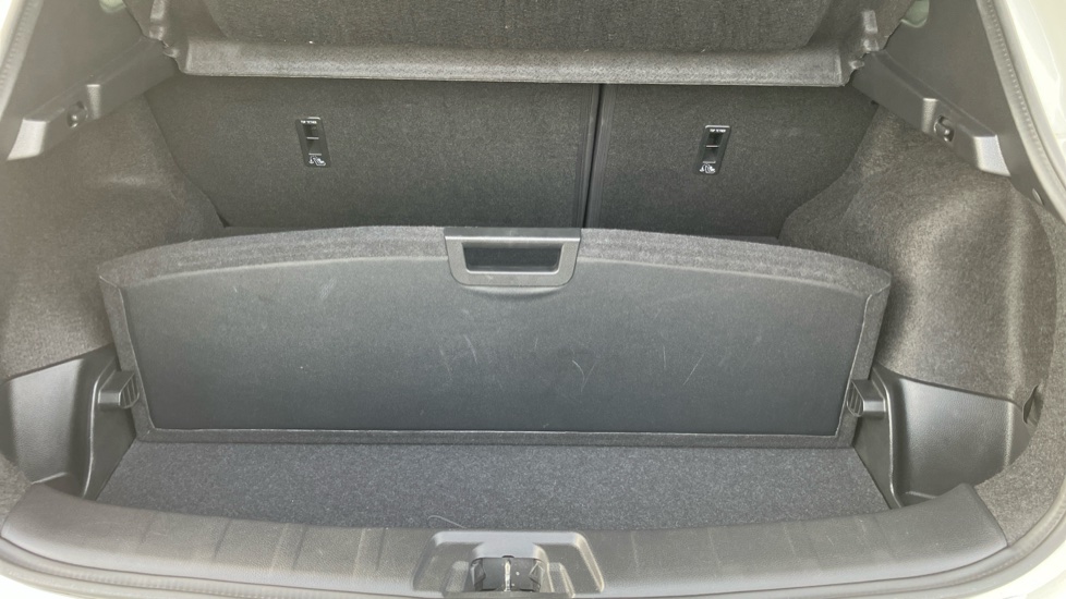 Nissan Qashqai 1.5 dCi 115 N-Connecta 5dr Diesel Hatchback - Image 21