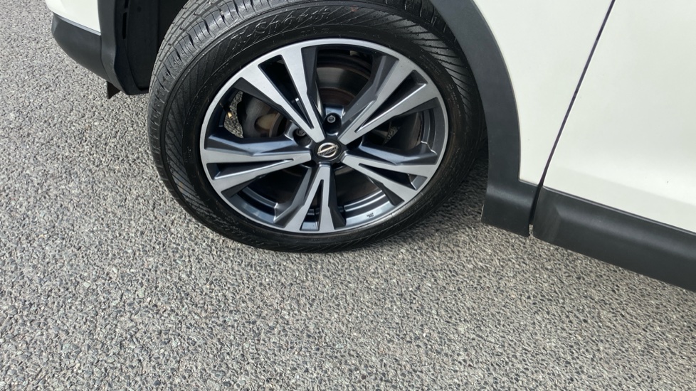 Nissan Qashqai 1.5 dCi 115 N-Connecta 5dr Diesel Hatchback - Image 25