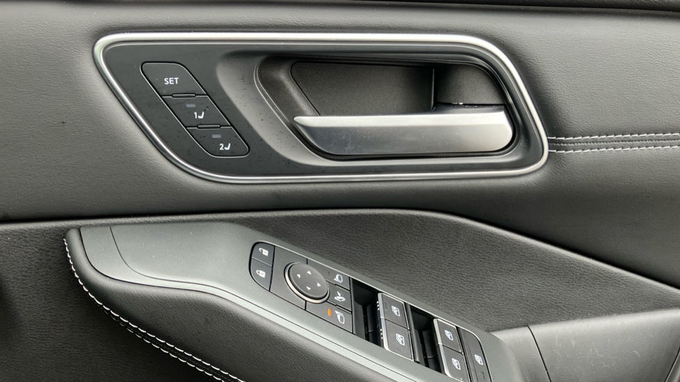 Nissan Qashqai 1.5 E-Power Tekna 5dr Auto Hybrid Hatchback - Image 32