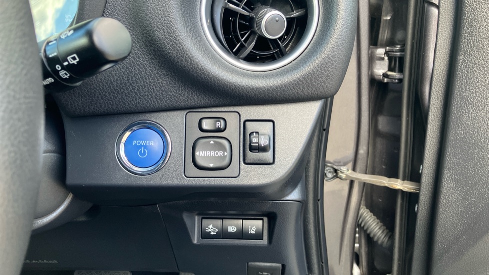 Toyota Yaris 1.5 Hybrid Y20 5dr CVT [Bi-tone] Hybrid Hatchback - Image 24