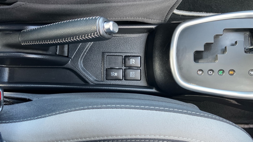 Toyota Yaris 1.5 Hybrid Y20 5dr CVT [Bi-tone] Hybrid Hatchback - Image 25