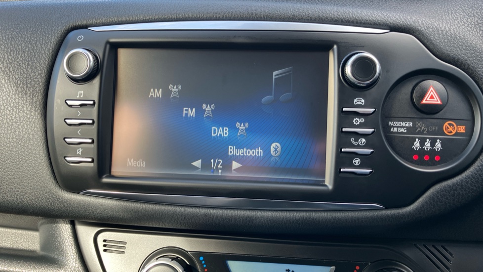 Toyota Yaris 1.5 Hybrid Y20 5dr CVT [Bi-tone] Hybrid Hatchback - Image 26