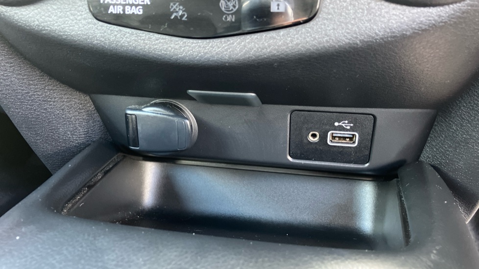 Nissan Juke 1.0 DiG-T 114 N-Connecta 5dr Petrol Hatchback - Image 22