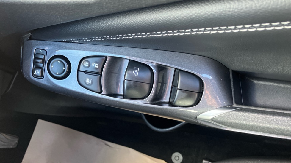 Nissan Juke 1.0 DiG-T 114 N-Connecta 5dr Petrol Hatchback - Image 24
