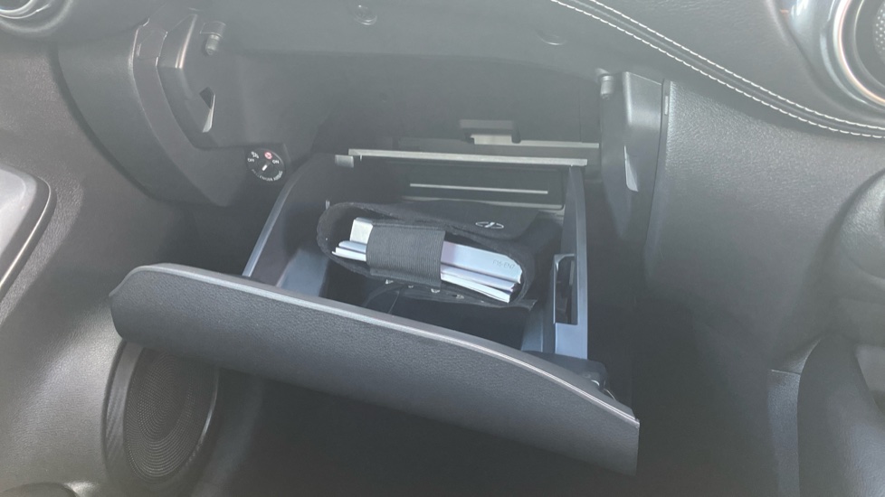 Nissan Juke 1.0 DiG-T 114 N-Connecta 5dr Petrol Hatchback - Image 26
