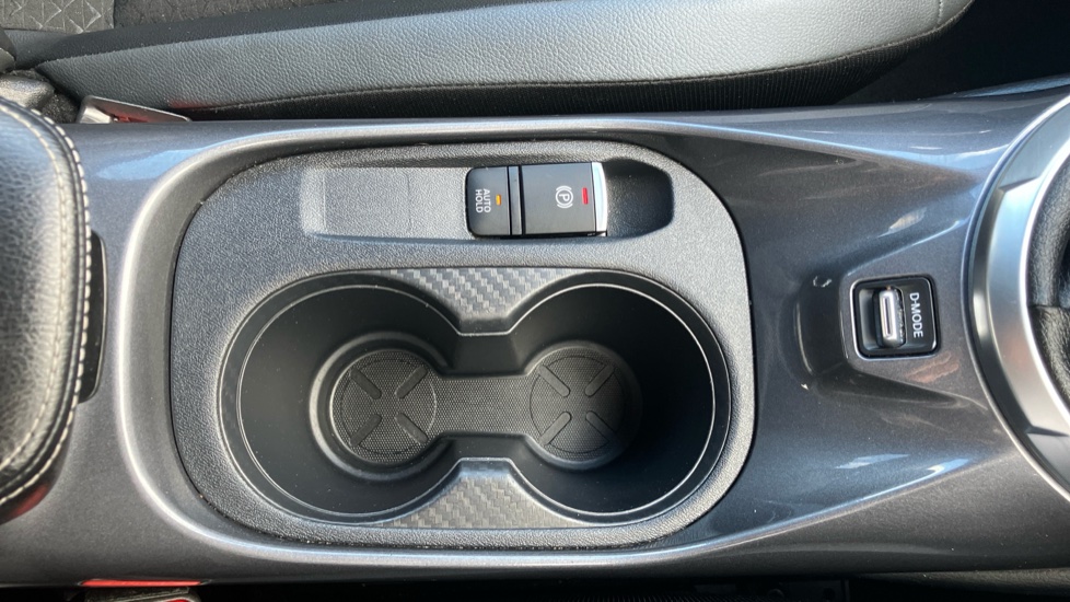 Nissan Juke 1.0 DiG-T 114 N-Connecta 5dr Petrol Hatchback - Image 27