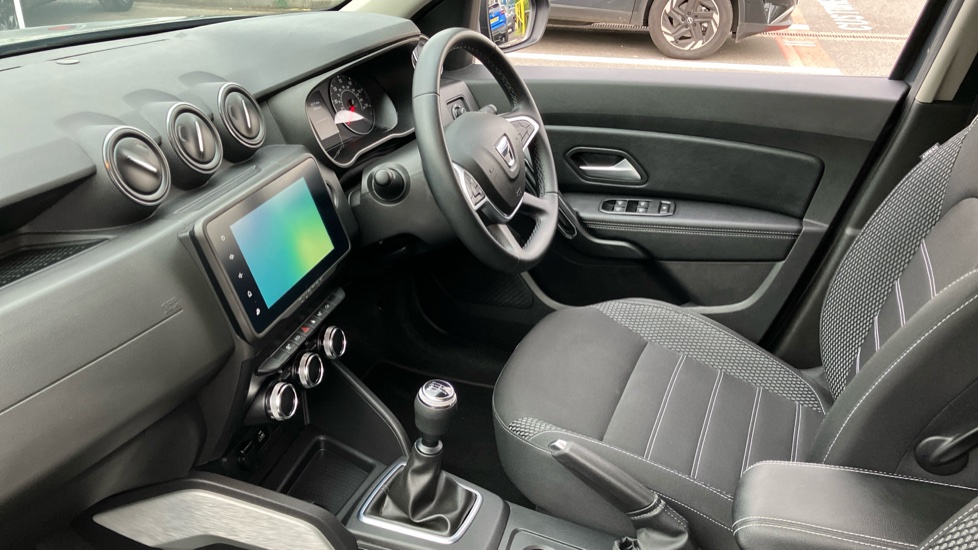 Dacia Duster 1.3 TCe 130 Prestige 5dr Petrol Estate - Image 9