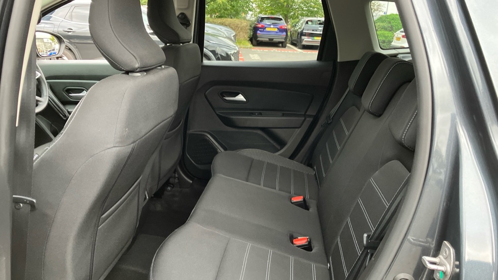 Dacia Duster 1.3 TCe 130 Prestige 5dr Petrol Estate - Image 16