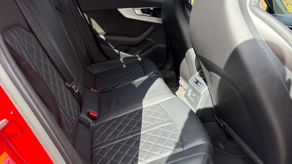 Audi A4 S4 TDI Quattro 4dr Tiptronic Diesel Saloon - Image 16