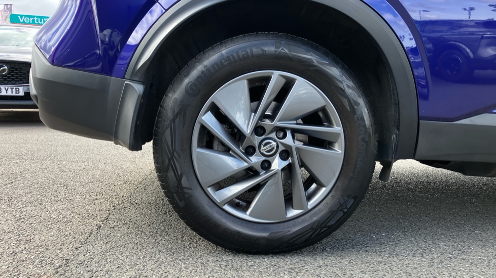 Nissan Qashqai 1.3 DiG-T MH Acenta Premium 5dr Petrol Hatchback - Image 7