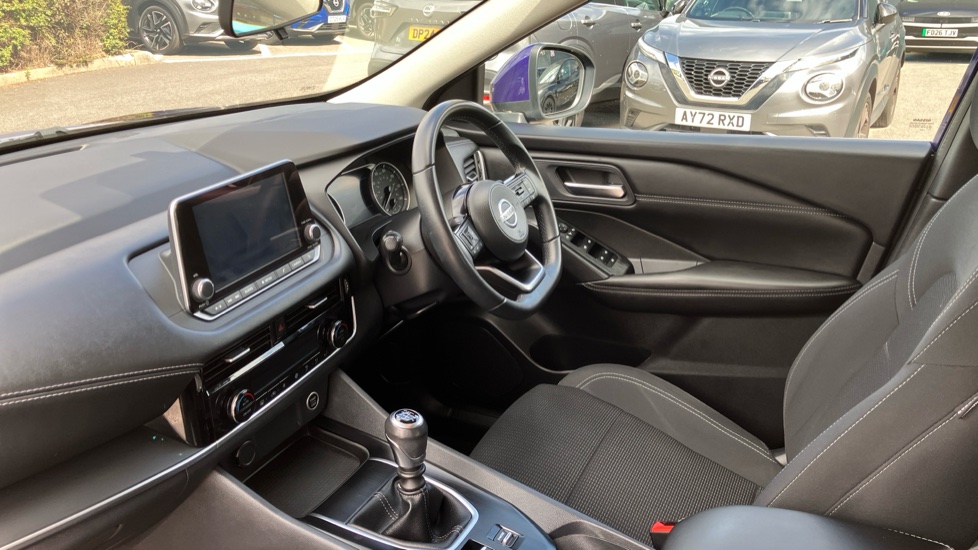 Nissan Qashqai 1.3 DiG-T MH Acenta Premium 5dr Petrol Hatchback - Image 9