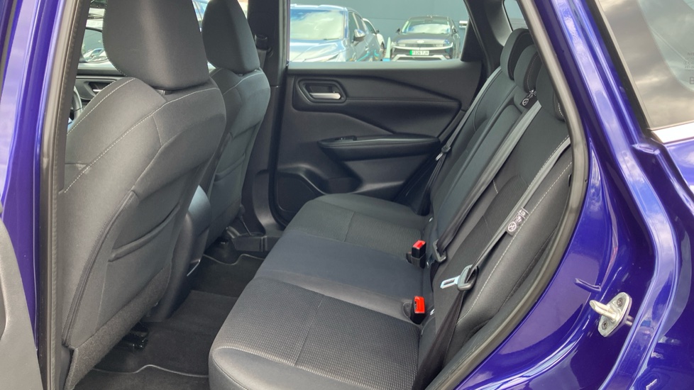Nissan Qashqai 1.3 DiG-T MH Acenta Premium 5dr Petrol Hatchback - Image 16