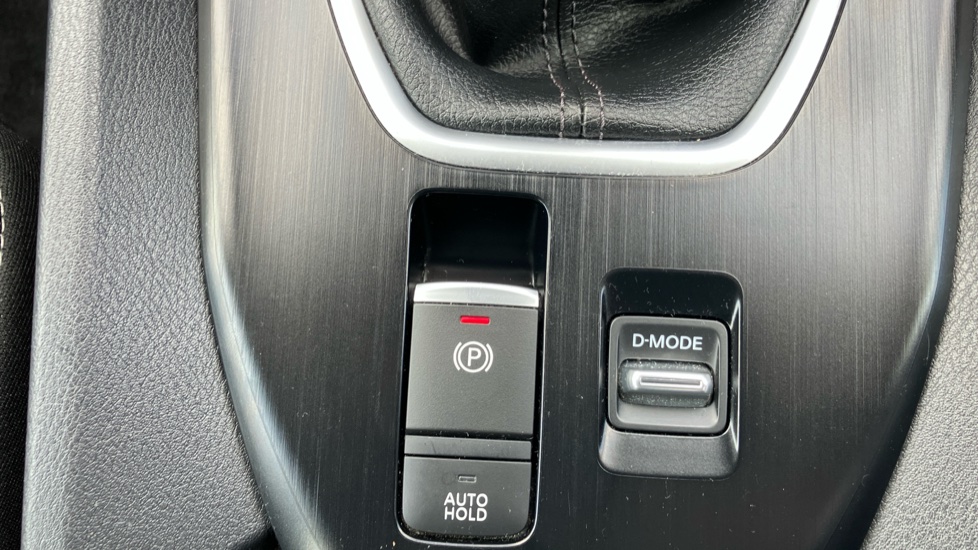 Nissan Qashqai 1.3 DiG-T MH Acenta Premium 5dr Petrol Hatchback - Image 23