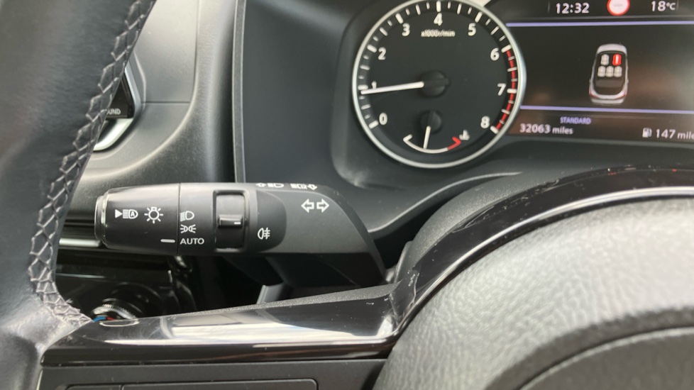 Nissan Qashqai 1.3 DiG-T MH Acenta Premium 5dr Petrol Hatchback - Image 29