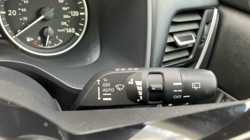 Nissan Qashqai 1.3 DiG-T MH Acenta Premium 5dr Petrol Hatchback - Image 30