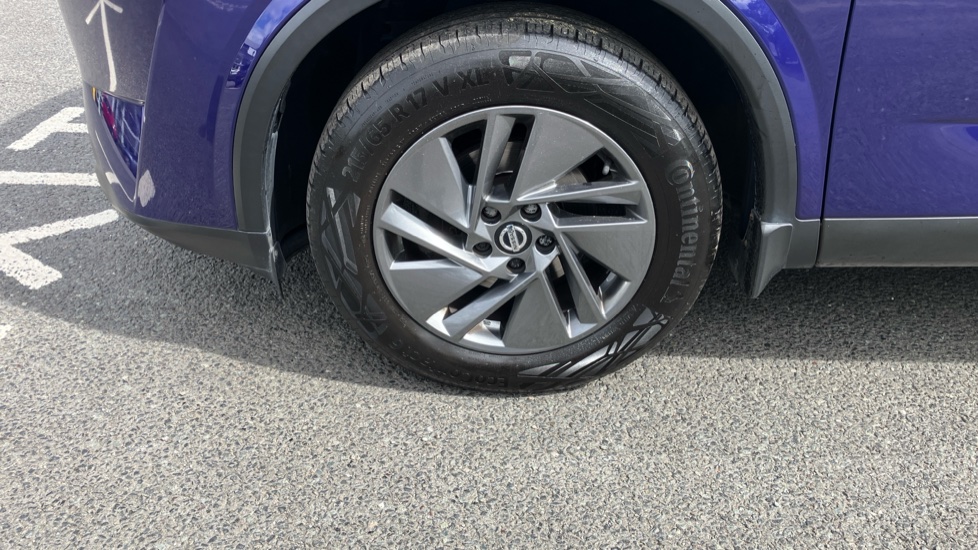 Nissan Qashqai 1.3 DiG-T MH Acenta Premium 5dr Petrol Hatchback - Image 32