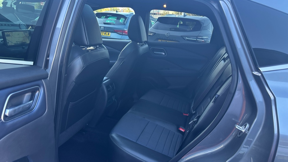 Nissan Qashqai 1.3 DiG-T MH Tekna 5dr Petrol Hatchback - Image 16