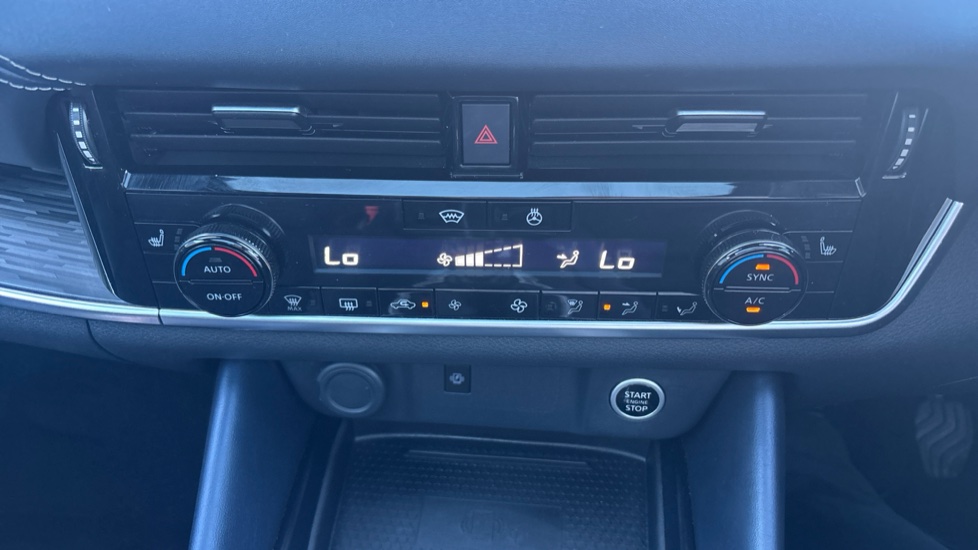Nissan Qashqai 1.3 DiG-T MH Tekna 5dr Petrol Hatchback - Image 32