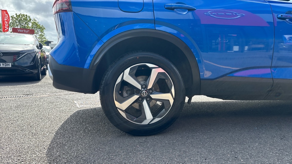 Nissan Qashqai 1.3 DiG-T MH N-Connecta 5dr Petrol Hatchback - Image 7