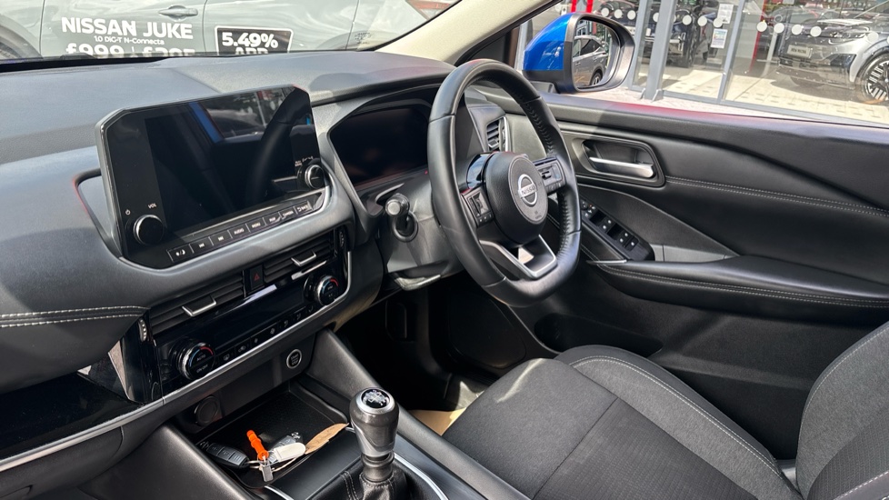 Nissan Qashqai 1.3 DiG-T MH N-Connecta 5dr Petrol Hatchback - Image 9