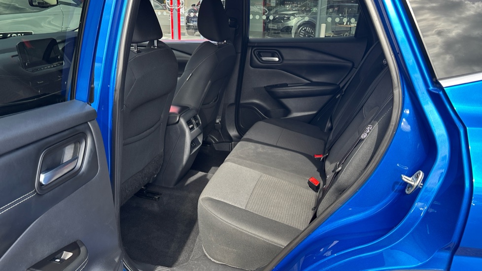 Nissan Qashqai 1.3 DiG-T MH N-Connecta 5dr Petrol Hatchback - Image 16