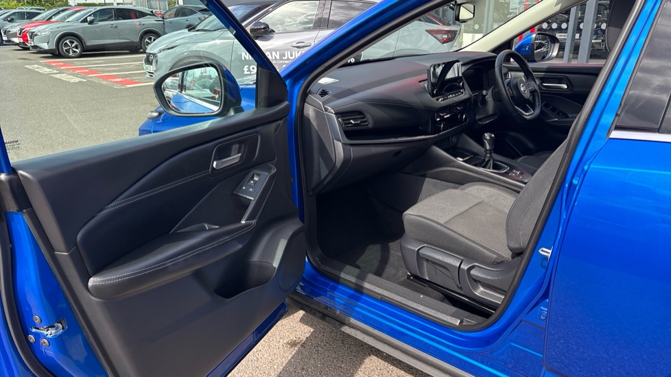 Nissan Qashqai 1.3 DiG-T MH N-Connecta 5dr Petrol Hatchback - Image 24