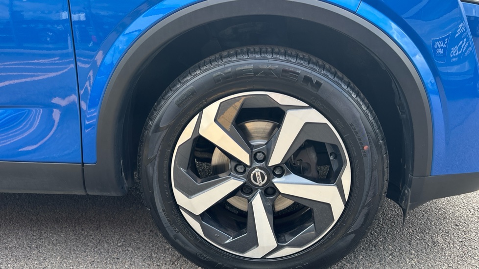 Nissan Qashqai 1.3 DiG-T MH N-Connecta 5dr Petrol Hatchback - Image 28