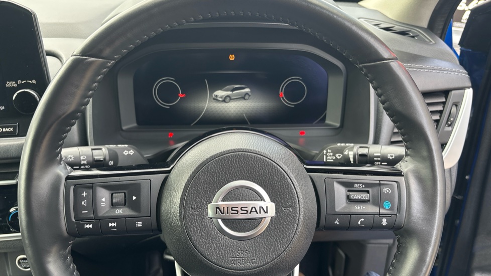 Nissan Qashqai 1.3 DiG-T MH N-Connecta 5dr Petrol Hatchback - Image 32