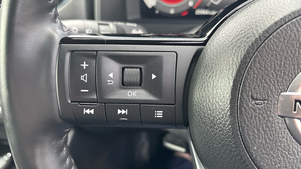 Nissan Qashqai 1.3 DiG-T MH N-Connecta 5dr Petrol Hatchback - Image 34