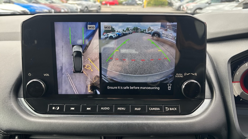 Nissan Qashqai 1.3 DiG-T MH N-Connecta 5dr Petrol Hatchback - Image 39